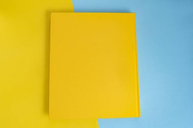 Arkaplan üzerinde fiziksel kağıt kitap - yakın plan