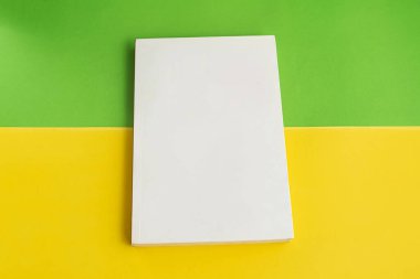 Arkaplan üzerinde fiziksel kağıt kitap - yakın plan