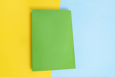 Arkaplan üzerinde fiziksel kağıt kitap - yakın plan