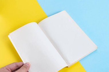 Arkaplan üzerinde fiziksel kağıt kitap - yakın plan