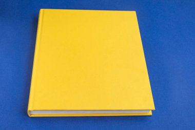 Arkaplan üzerinde fiziksel kağıt kitap - yakın plan