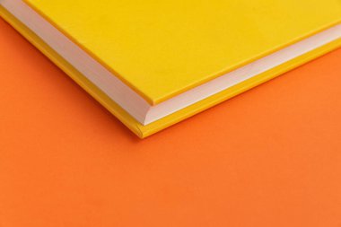 Arkaplan üzerinde fiziksel kağıt kitap - yakın plan