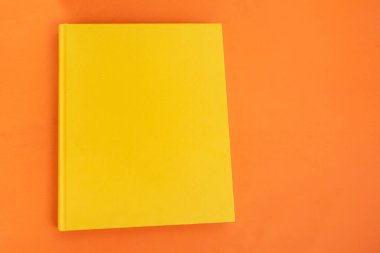 Arkaplan üzerinde fiziksel kağıt kitap - yakın plan