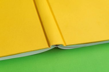 Arkaplan üzerinde fiziksel kağıt kitap - yakın plan