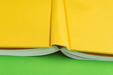 Arkaplan üzerinde fiziksel kağıt kitap - yakın plan