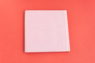 Arkaplanda kitap - kapatma ayrıntısı