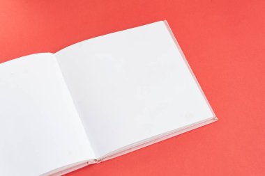 Arkaplanda kitap - kapatma ayrıntısı