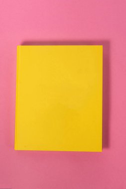 Arkaplanda kitap - kapatma ayrıntısı