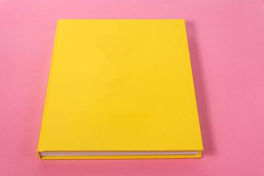 Arkaplanda kitap - kapatma ayrıntısı