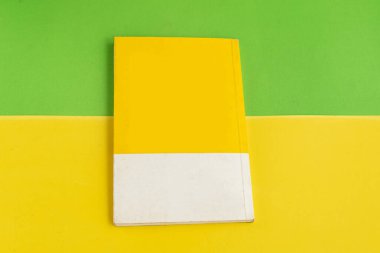 Arkaplanda kitap - kapatma ayrıntısı