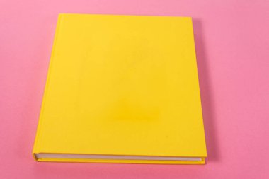 Arkaplanda kitap - kapatma ayrıntısı
