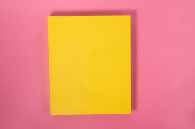 Arkaplanda kitap - kapatma ayrıntısı