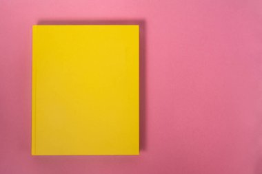 Arkaplanda kitap - kapatma ayrıntısı