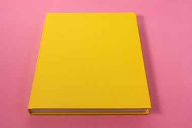 Arkaplanda kitap - kapatma ayrıntısı