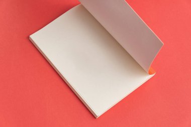 Arkaplanda kitap - kapatma ayrıntısı