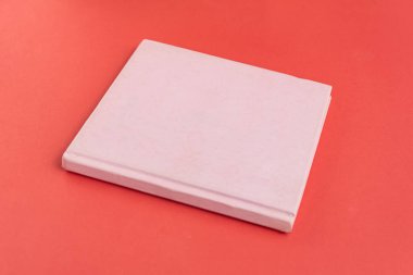 Arkaplanda kitap - kapatma ayrıntısı