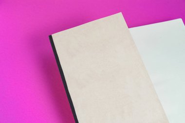 Arkaplanda kitap - kapatma ayrıntısı