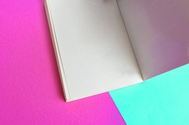 Arkaplanda kitap - kapatma ayrıntısı