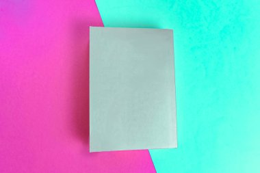 Arkaplanda kitap - kapatma ayrıntısı