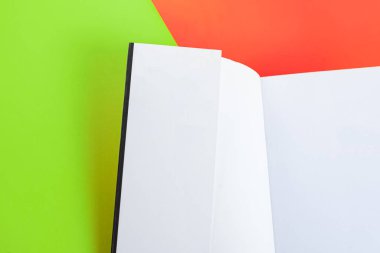 Arkaplanda kitap - kapatma ayrıntısı