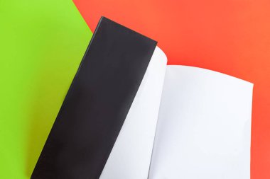 Arkaplanda kitap - kapatma ayrıntısı