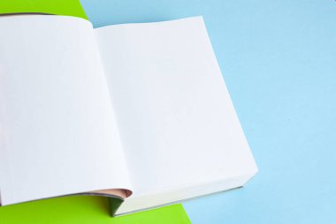 Arkaplanda kitap - kapatma ayrıntısı