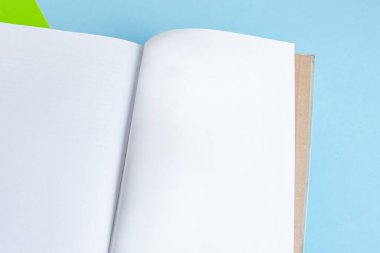 Arkaplanda kitap - kapatma ayrıntısı