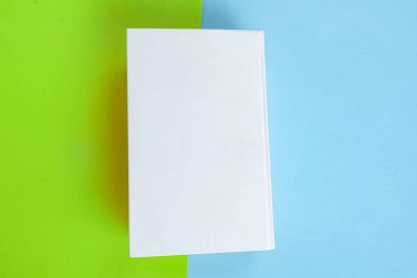 Arkaplanda kitap - kapatma ayrıntısı