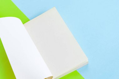 Arkaplanda kitap - kapatma ayrıntısı