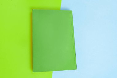 Arkaplanda kitap - kapatma ayrıntısı