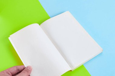 Arkaplanda kitap - kapatma ayrıntısı