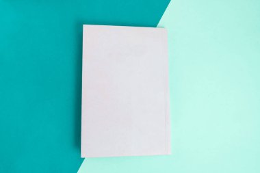 Arkaplanda kitap - kapatma ayrıntısı