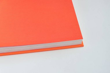 Arkaplanda kitap - kapatma ayrıntısı