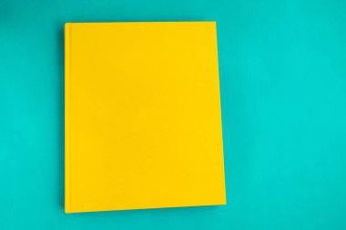 Arkaplanda kitap - kapatma ayrıntısı