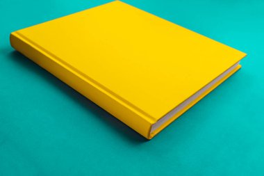 Arkaplanda kitap - kapatma ayrıntısı