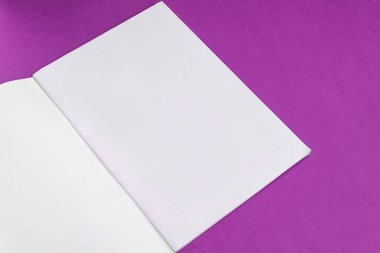 Arkaplanda kitap - kapatma ayrıntısı