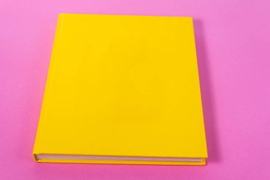 Arkaplanda kitap - kapatma ayrıntısı