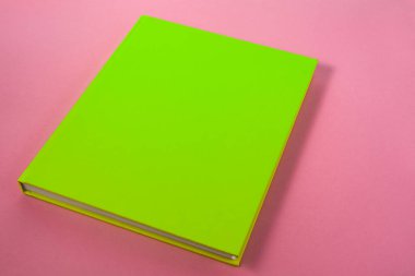 Arkaplanda kitap - kapatma ayrıntısı