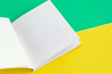 Arkaplanda kitap - kapatma ayrıntısı