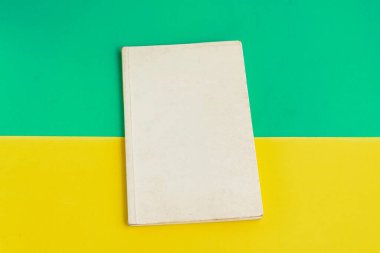 Arkaplanda kitap - kapatma ayrıntısı