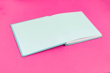 Arkaplanda kitap - kapatma ayrıntısı