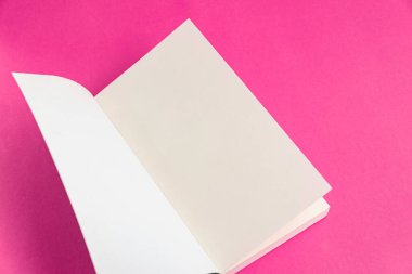 Arkaplanda kitap - kapatma ayrıntısı