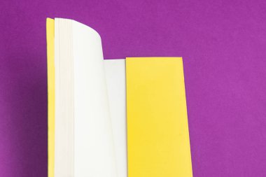 Arkaplanda kitap - kapatma ayrıntısı