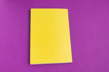 Arkaplanda kitap - kapatma ayrıntısı