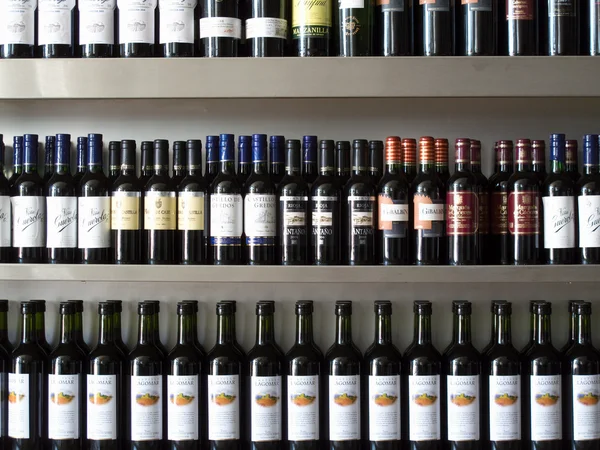 Bottles of wine in a row — Stock Photo, Image