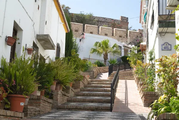Typowy ulica Salobreña, prowadzącej do zamku — Zdjęcie stockowe