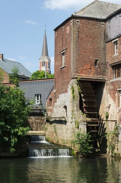 Molino de Arenberg y su noria, Rebecq, Bélgica — Foto de Stock