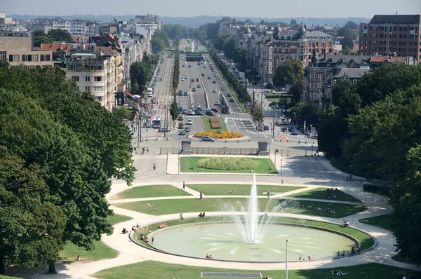 Letecký pohled na "avenue de tervueren" a fontána v parku jubileum, — Stock fotografie