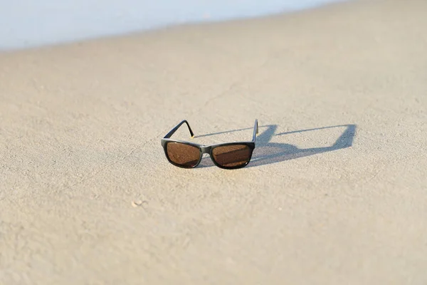 Solglasögon Med Shawdow Sandstranden — Stockfoto