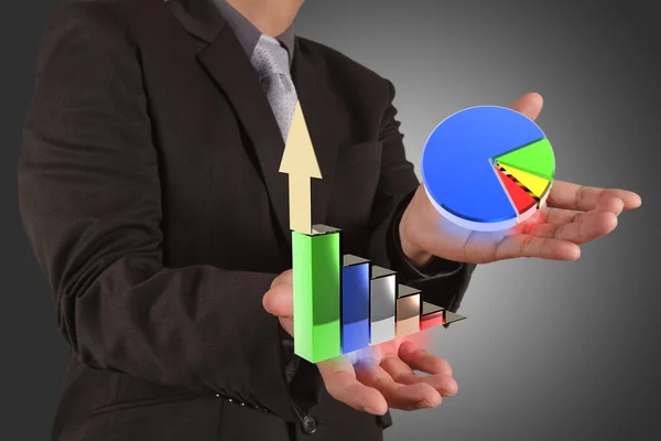 Zakenman hand tekenen van een cirkeldiagram — Stockfoto